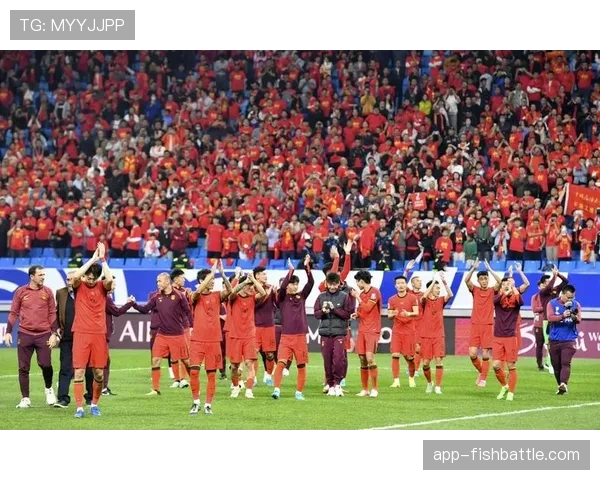 评论：国足世预赛18强赛分组抽签结果解析，出线前景机遇与挑战并存